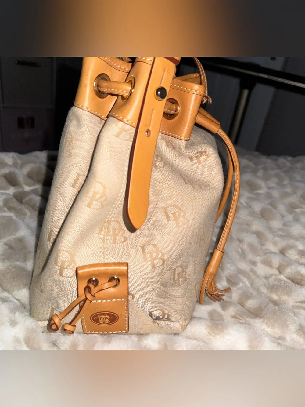 Dooney & Bourke Monogram Signature Drawstring Bucket Shoulder Bag Beige / Tan